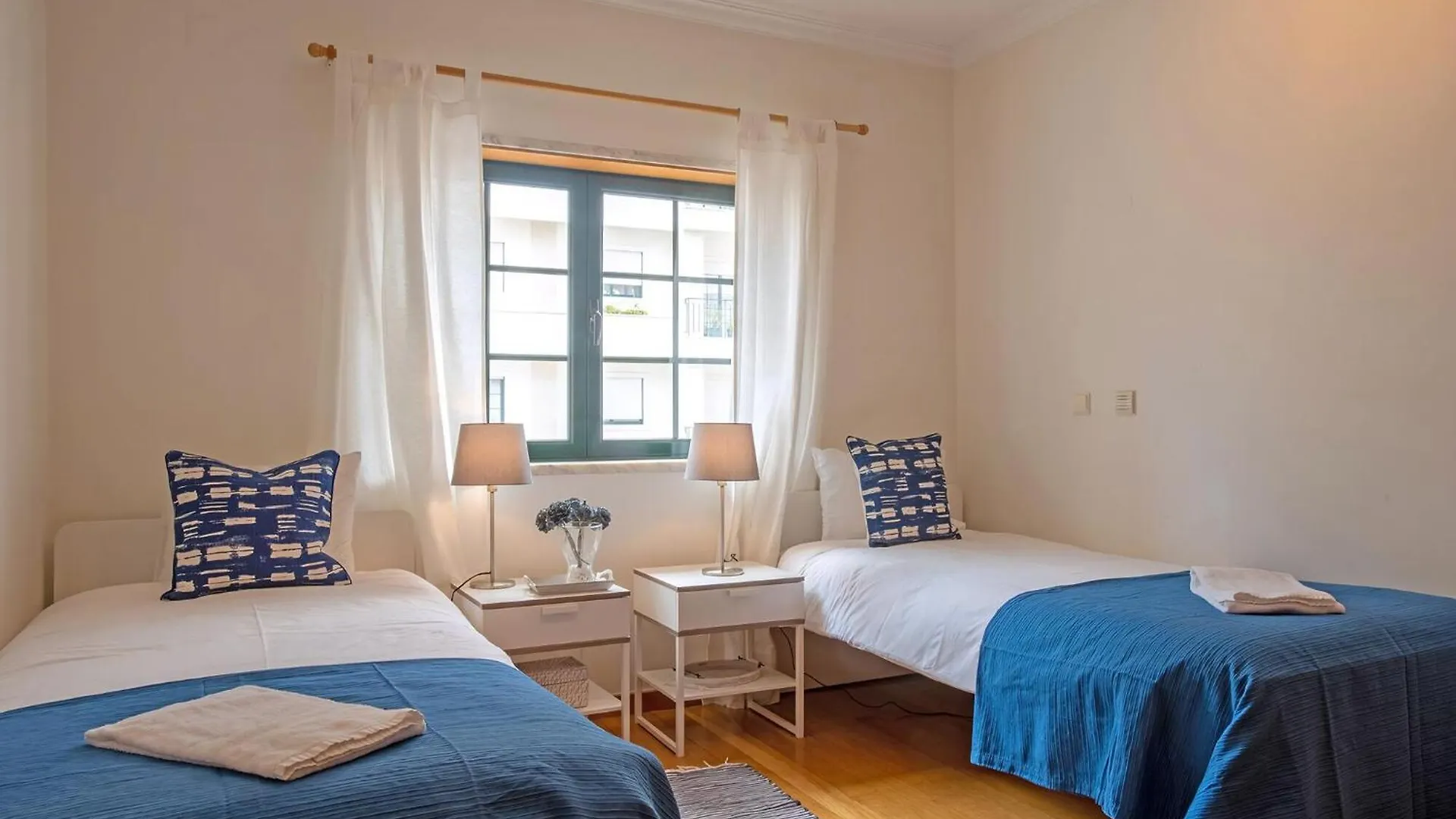 Studio Fuer 5 Personenund 1 Kind In Carcavelos, Regiao De Lisboa Costa Do Estoril Carcavelos  Portugal