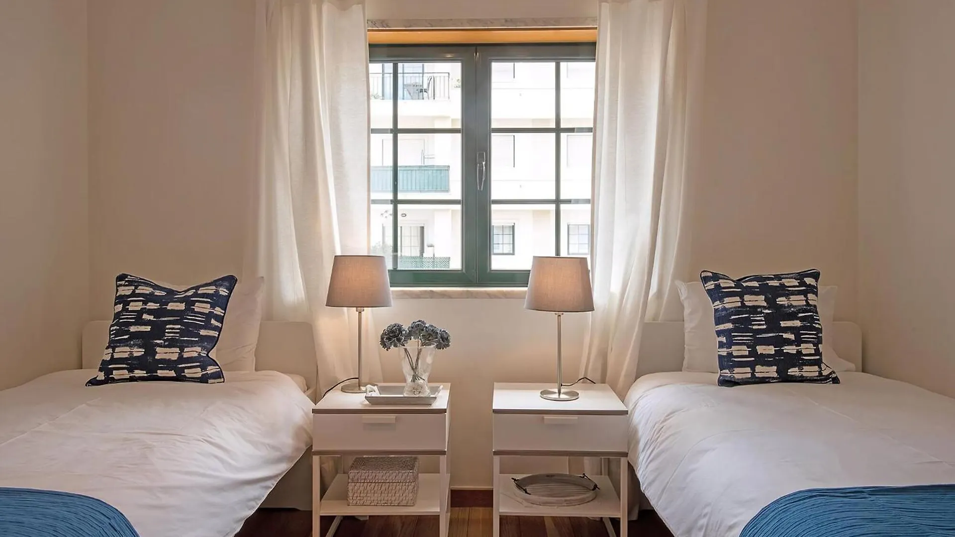 Apartment Studio Fuer 5 Personenund 1 Kind In Carcavelos, Regiao De Lisboa Costa Do Estoril Carcavelos  Portugal