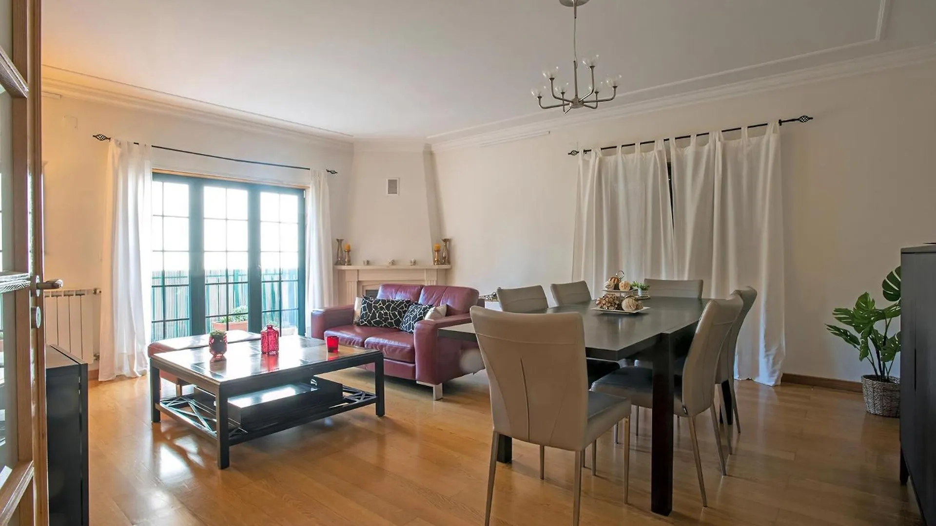 Studio Fuer 5 Personenund 1 Kind In Carcavelos, Regiao De Lisboa Costa Do Estoril Carcavelos  0*, Carcavelos (Lisbon)