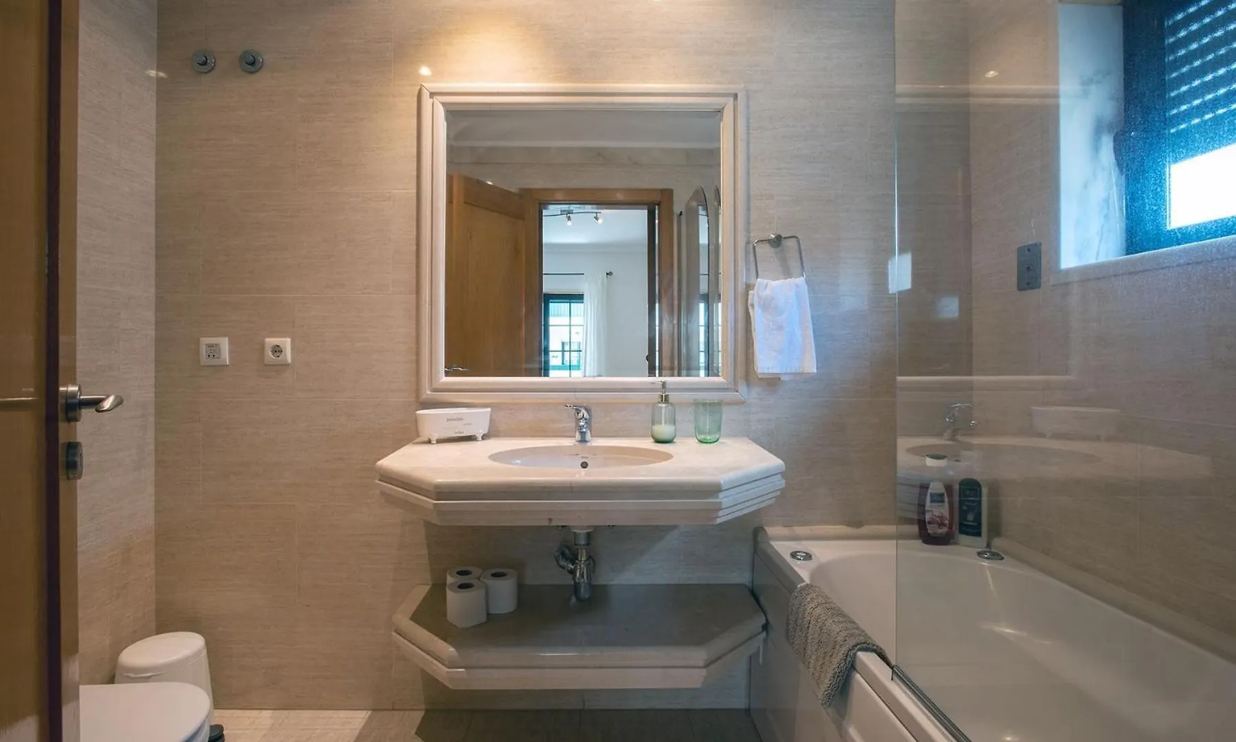 Apartment Studio Fuer 5 Personenund 1 Kind In Carcavelos, Regiao De Lisboa Costa Do Estoril Carcavelos  Portugal