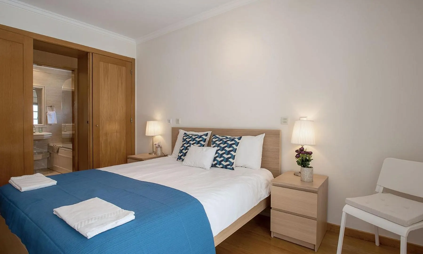 Studio Fuer 5 Personenund 1 Kind In Carcavelos, Regiao De Lisboa Costa Do Estoril Carcavelos  Portugal